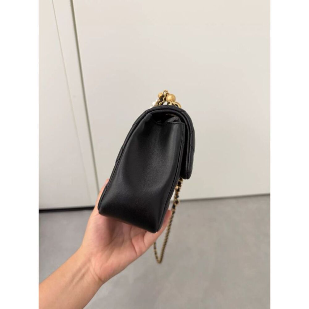 Chanel Women Pre-Loved Bag Very Good Condition - Picture 3 of 9